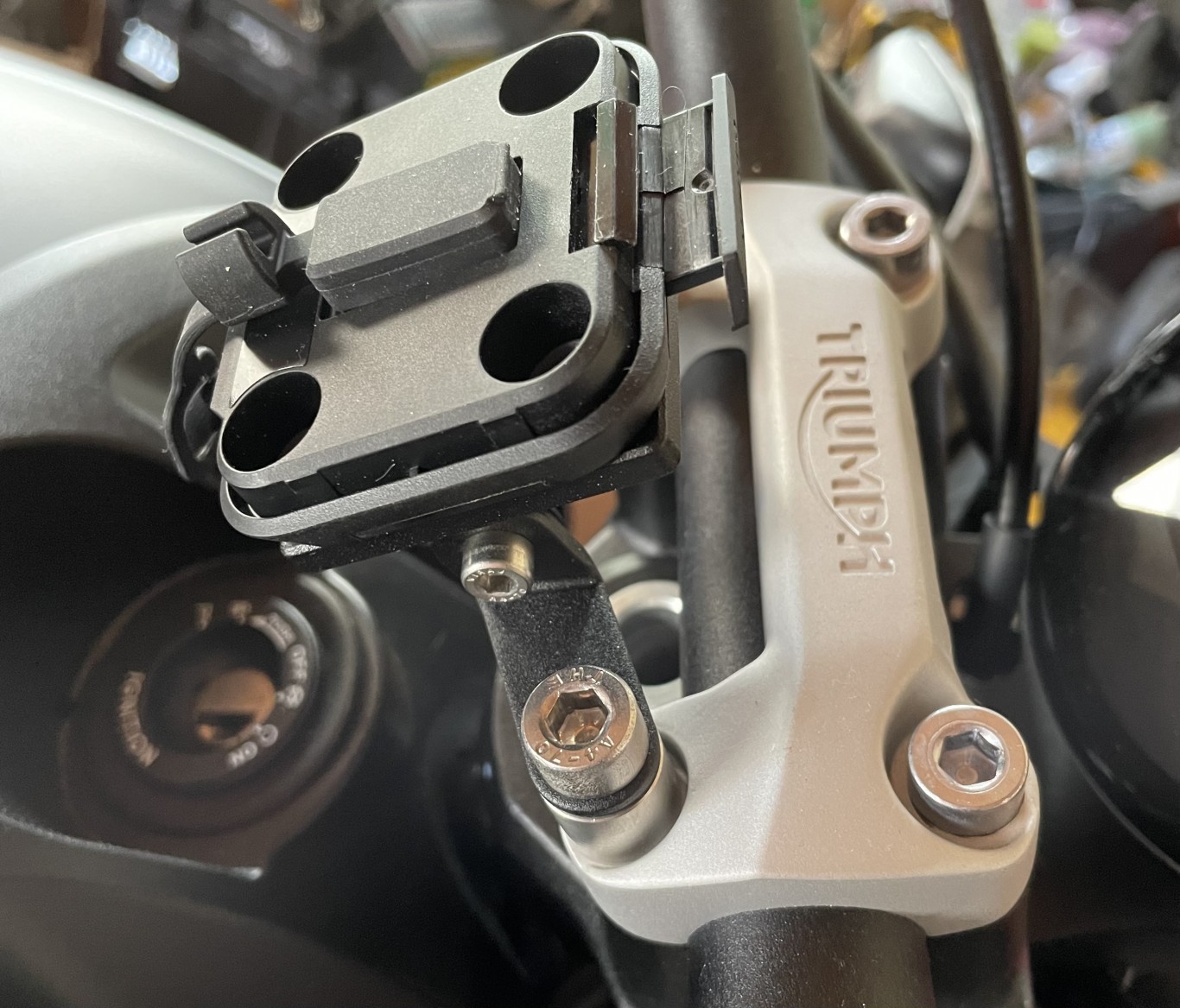 Zumo XT mounting Modifications, Accessories, and Appearance Trident 660